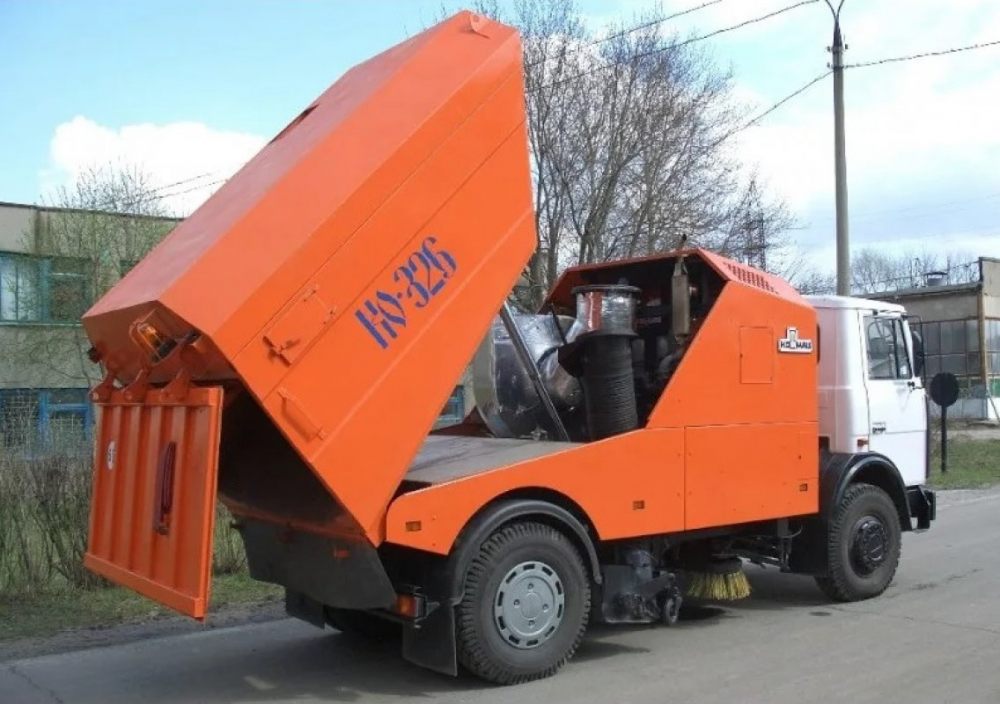 Вакуумная подметально-уборочная машина Услуги подметальной машины КО-326 для уборки улиц взять в аренду, заказать, цены, услуги - Казань