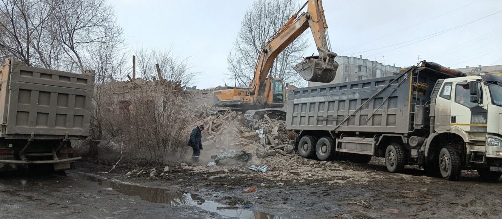 Демонтажные работы спецтехникой (экскаваторы, гидроножницы) стоимость услуг и где заказать - Альметьевск