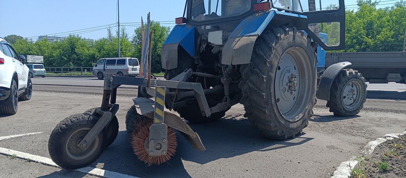 Услуги трактора с щеткой МТЗ в Набережных Челнах